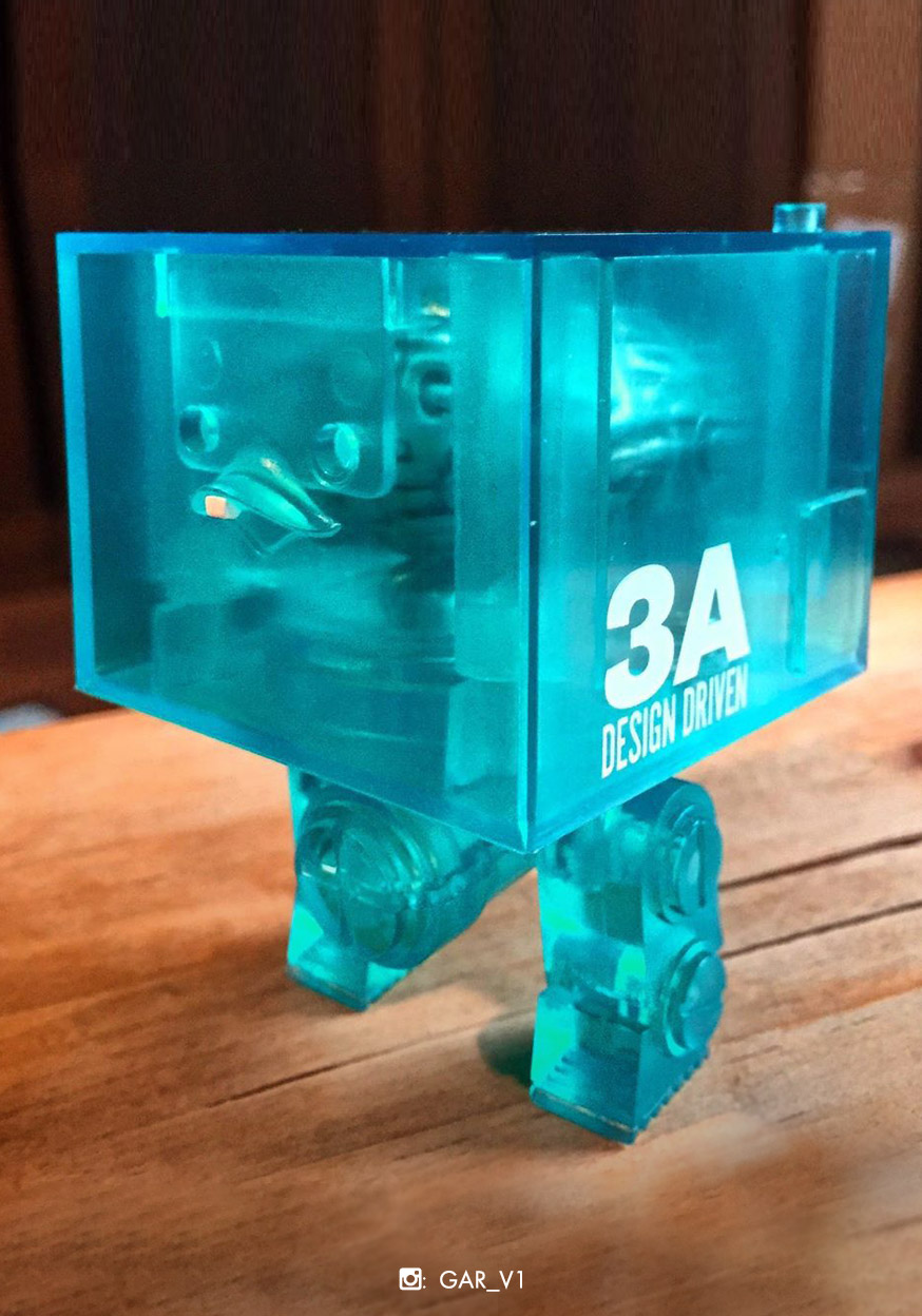Square Brains On Show Clear R1 Blue