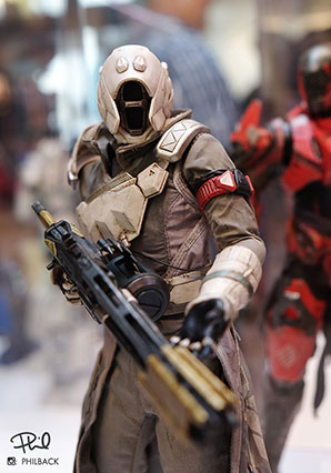 Destiny Warlock Chatterwhite Shader by Ashley Wood, 3A Toys